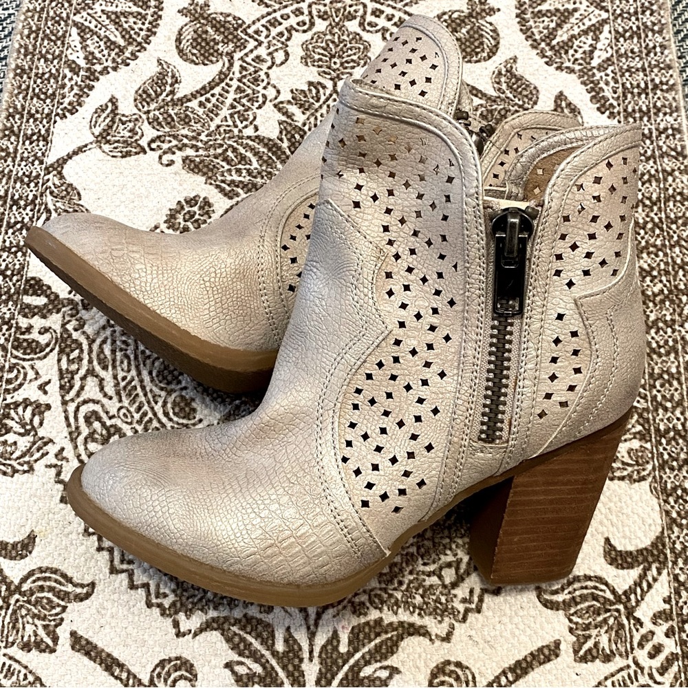 Not Rated Silver Western Style Zippered Block Heel Ankle  Boot Pleather Size 7.5